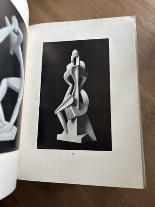 Alexander Archipenko: With Portrait of the Artist and 66 Illustrations = Oleksander Arkhypenko: z portretom khudozhnyka i 66 svitlynamy